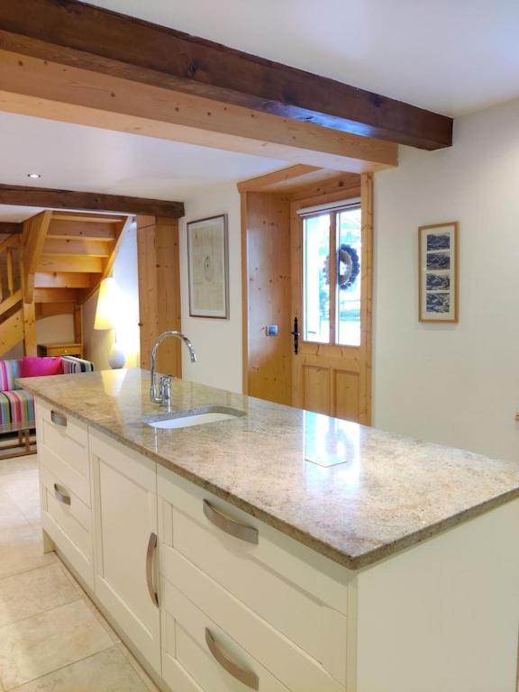 Spacious Ski Chalet In Traditional French Village, Sleeps 8, Four Star With Fibre Broadband Abondance Esterno foto